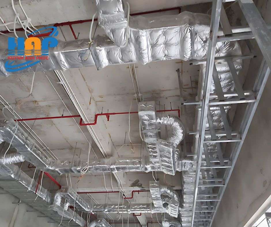 Hệ thống điều hòa âm trần nối ống gió phân phối khi lạnh đều cho không gian rộng