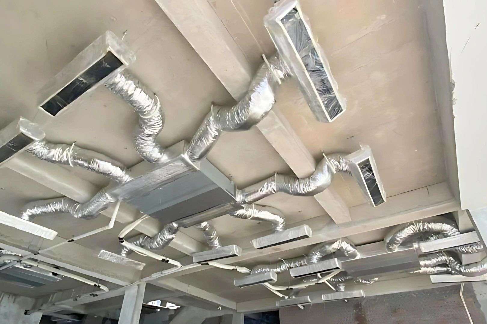 Hướng dẫn lắp đặt điều hòa âm trần nối ống gió từ A-Z 1 Điều hòa âm trần nối ống gió là gì