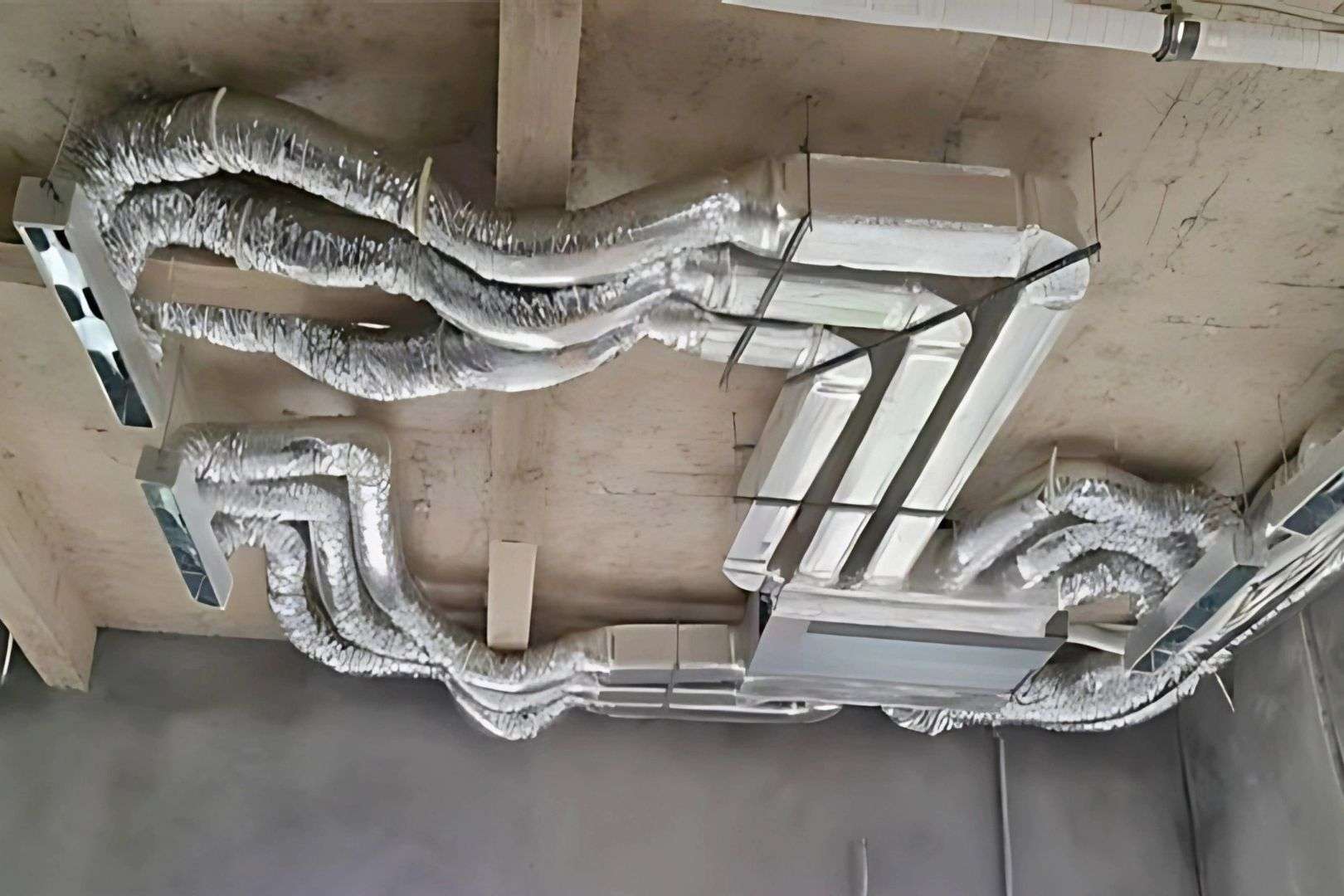 Vai trò then chốt của việc bảo dưỡng điều hòa âm trần nối ống gió